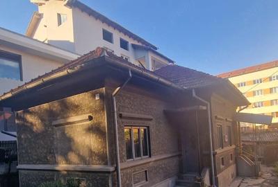 Casă cu 2 camere cu Teren 421 Mp în Central