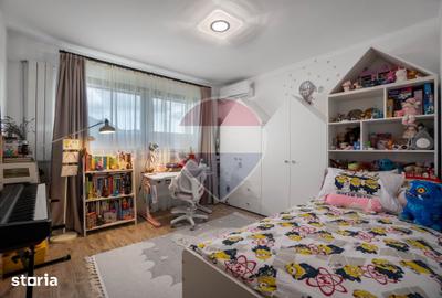 Apartament cu 3 camere semidecomandat în Noua