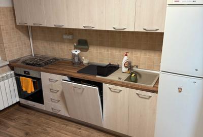 Apartament cu 3 camere semidecomandat în Exterior Vest