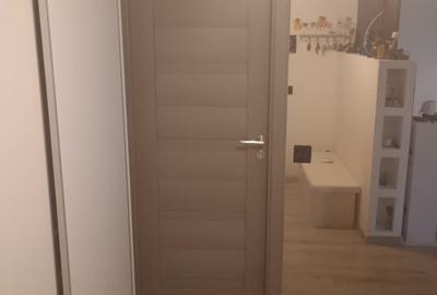 Apartament cu 3 camere semidecomandat în Florești - 2