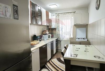 Apartament cu 3 camere decomandat în Vitrometan - 6