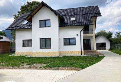 Casă cu 4 camere în Central - 1