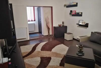 Apartament cu 3 camere semidecomandat în Mogoșoaia