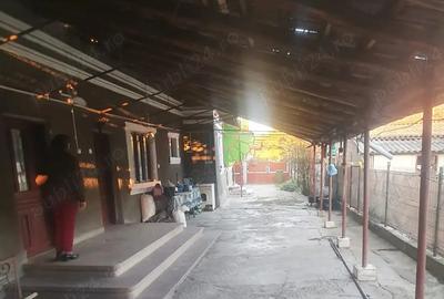 Casă cu 6 camere cu Teren 1026 Mp în Central