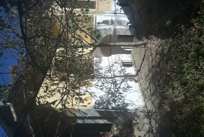 Casă cu 8 camere cu Teren 700 Mp în Plenița