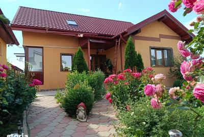 Casă cu 8 camere cu Teren 500 Mp în Cazasu