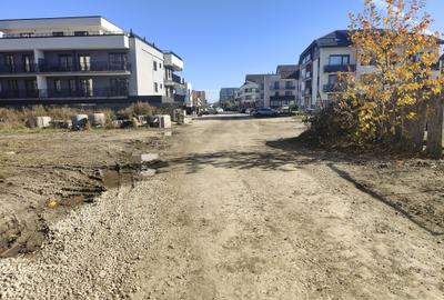Teren Construcții intravilan de 700 mp, în Tractorul