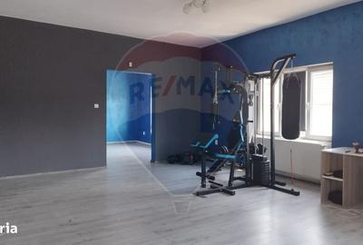 Casă cu 3 camere în Central - 2