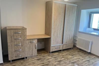 Garsonieră decomandată, mobilată în Tei