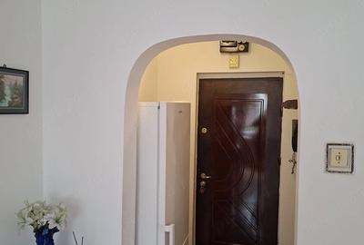 Apartament cu 2 camere semidecomandat în Titan