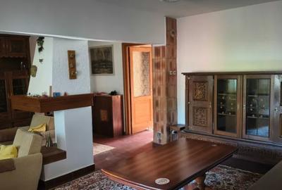 Apartament cu 4 camere decomandat în Central