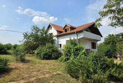 Casă individuală cu 5 camere cu Garaj în Dârvari
