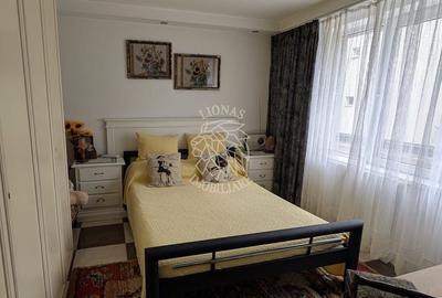 Apartament cu 3 camere semidecomandat în Vest