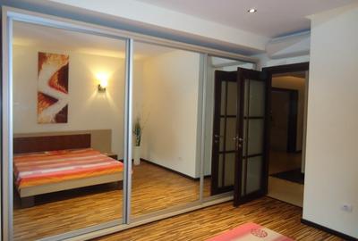 Apartament cu 3 camere în Km 5 - 5