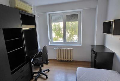 Apartament cu 3 camere decomandat în Decebal