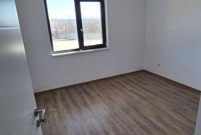 Apartament cu 3 camere în Cetate