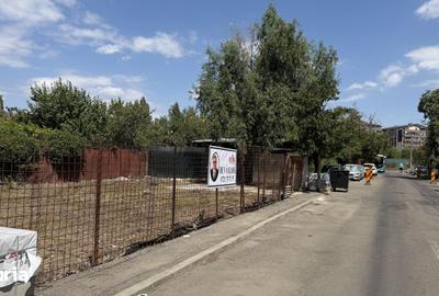 Teren de 302 mp, în Militari