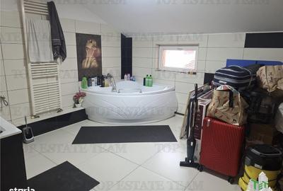 Casă cu 4 camere cu Teren 218 Mp în Tei