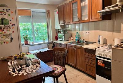 Apartament cu 2 camere semidecomandat în 7 Noiembrie