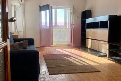 Apartament cu 4 camere decomandat, mobilat în Decebal