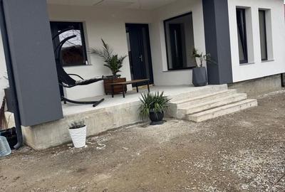 Casă cu 3 camere în Slătioarele