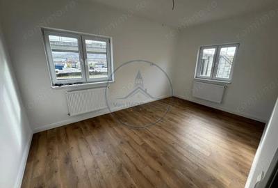 Apartament cu 3 camere decomandat în Sud