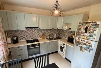 Apartament cu 3 camere decomandat în Vitan