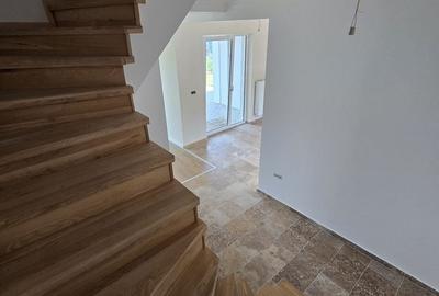 Casă cu 3 camere decomandat în Giroc