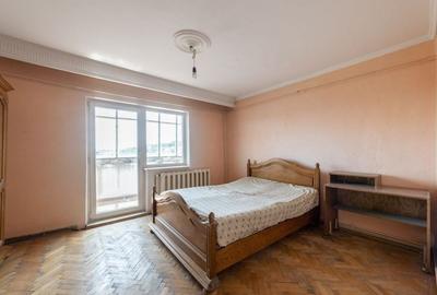 Apartament cu 3 camere decomandat în Central