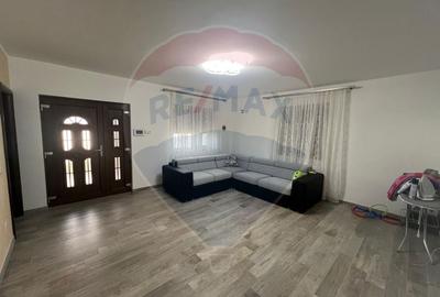 Casă individuală cu 4 camere cu Canalizare în Sud-Est - 2