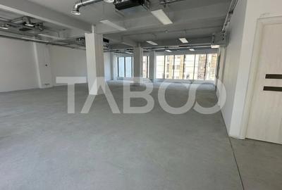 Spațiu comercial, de 195 mp, în Central - 8