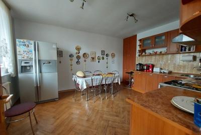 Casă individuală cu 5 camere cu Garaj în Central - 3