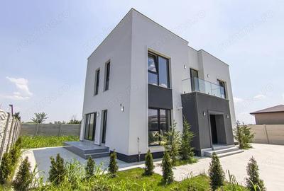 Casă cu 7 camere cu Teren 370 Mp în Ferme