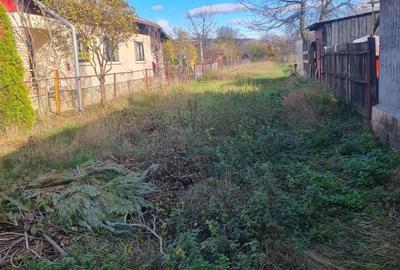 Casă cu 2 camere cu Teren 700 Mp în Central