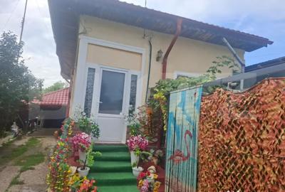 Casă cu 3 camere cu Teren 1980 Mp în Central