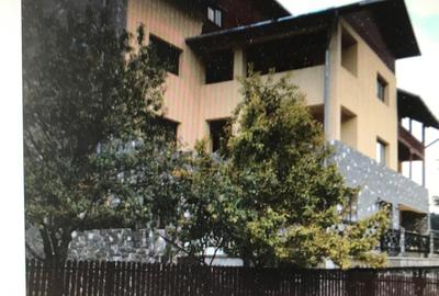 Casă cu 22 camere cu Canalizare în Poiana Țapului - 2
