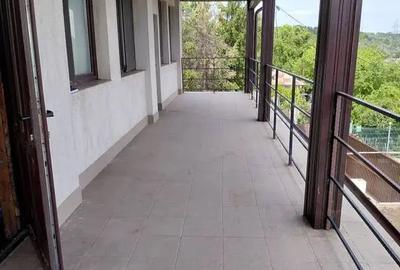 Casă cu 4 camere cu Teren 522 Mp în Central