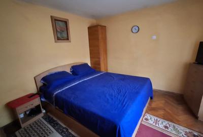 Casă individuală cu 4 camere cu Canalizare în Km 5 - 11