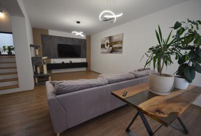 Casă individuală cu 4 camere cu Canalizare în Central - 2