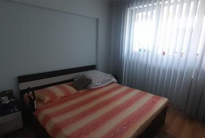 Apartament cu 3 camere decomandat în Drumul Taberei