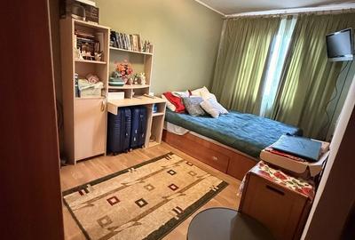 Apartament cu 3 camere semidecomandat în Km 4