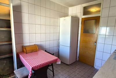 Apartament cu 3 camere decomandat în Est