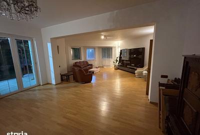 Casă cu 6 camere cu Teren 1600 Mp în Central