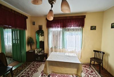 Casă cu 4 camere în Romanu