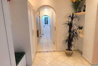 Apartament cu 3 camere decomandat în Obcini