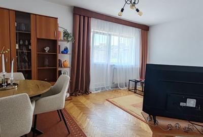 Apartament cu 3 camere decomandat, mobilat în Central