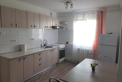 Apartament cu 2 camere semidecomandat în Micro I - 1