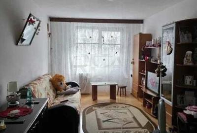 Apartament cu 3 camere semidecomandat în Crângași