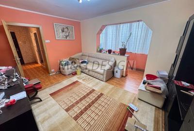 Apartament cu 3 camere decomandat, mobilat în Girocului