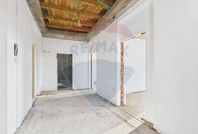 Casă cu 5 camere cu Teren 263 Mp în Obor - 2